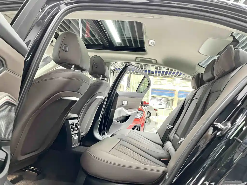 BMW 3 Series — миниатюра 7