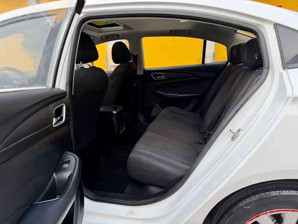 Roewe i5 2020 1.5L AT 4G