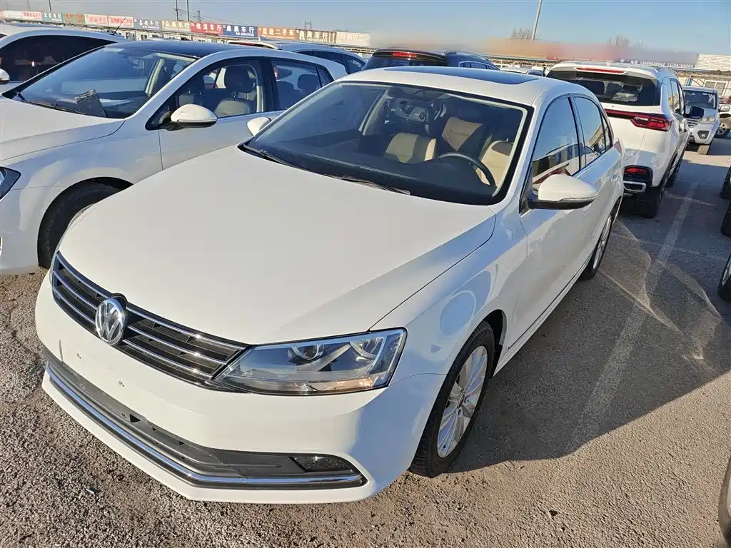Volkswagen Sagitar 2015