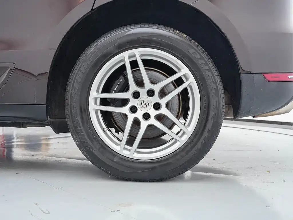 Porsche Macan — миниатюра 7
