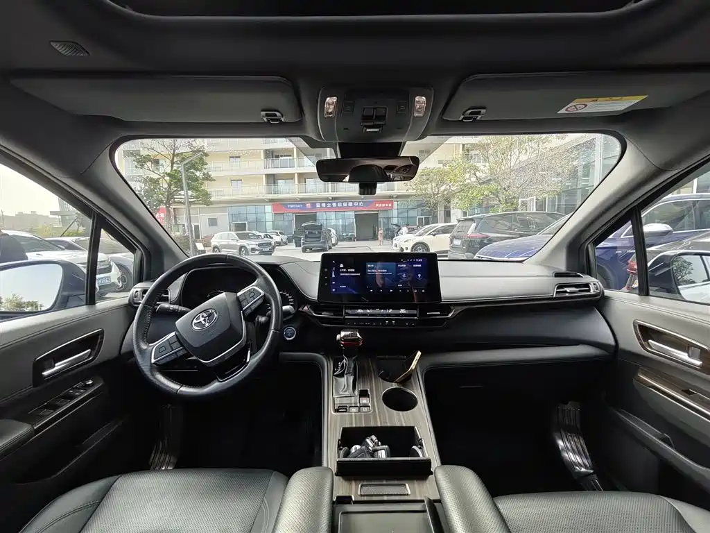 Toyota Sienna — миниатюра 6