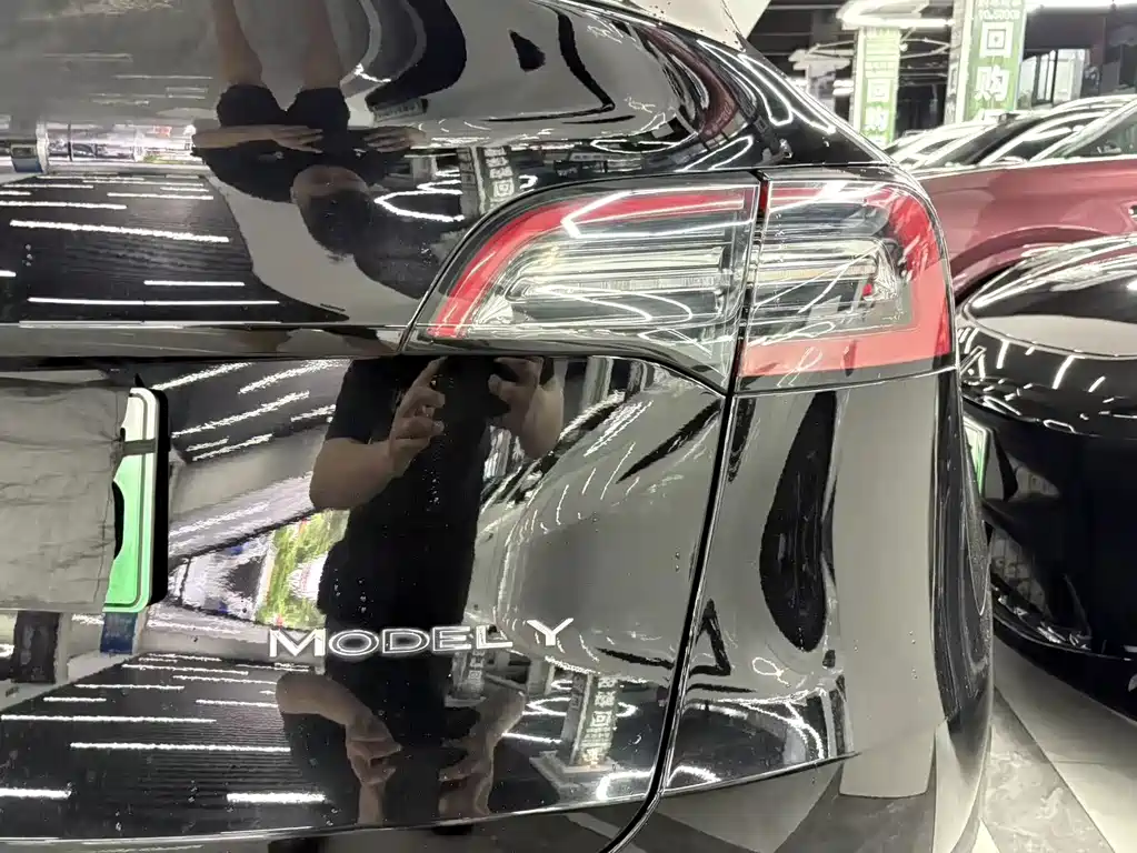 Tesla Model Y — миниатюра 14