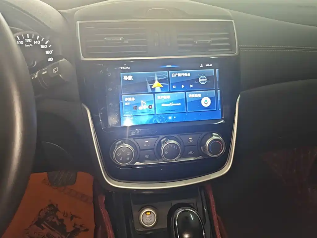 Nissan Tiida — миниатюра 13