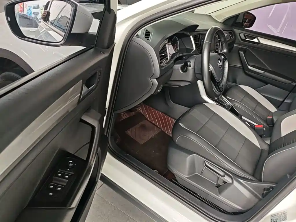 Volkswagen T-Roc — миниатюра 16