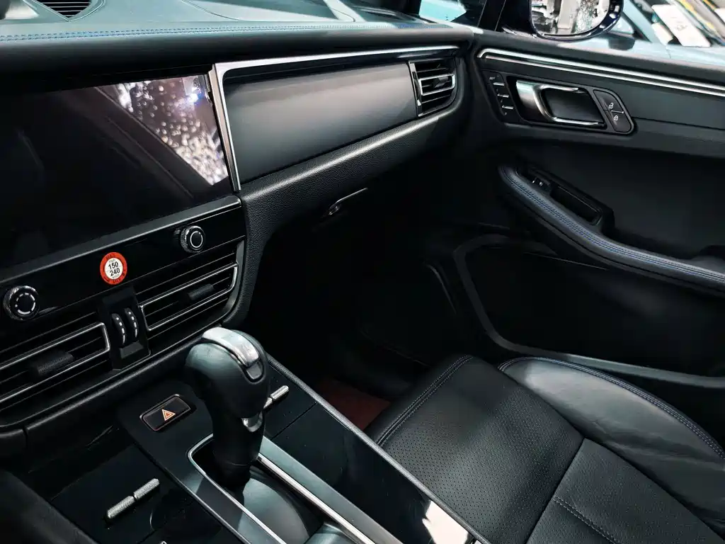Porsche Macan — миниатюра 11