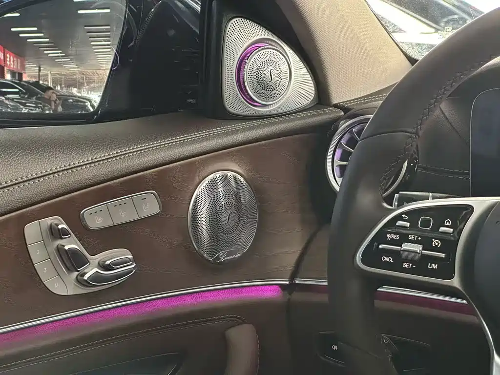 Mercedes-Benz E-Class — миниатюра 5