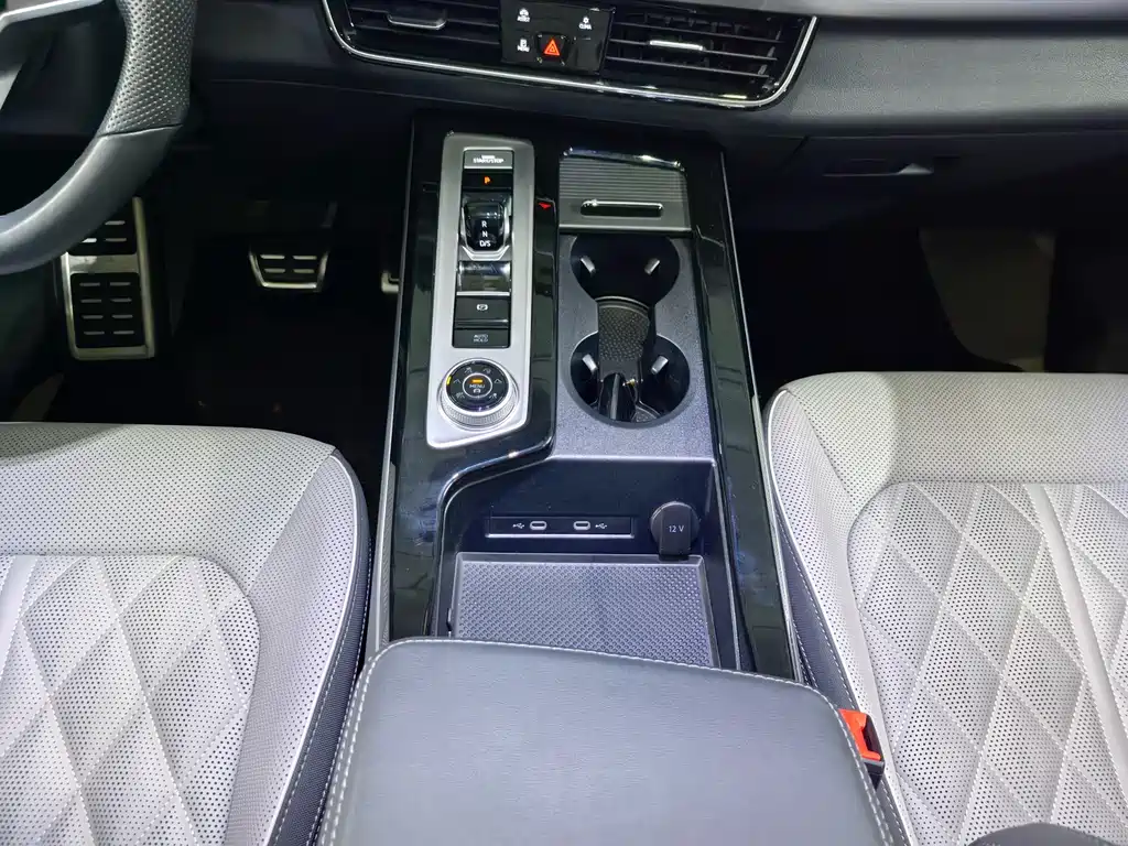 Volkswagen Tavendor 380TSI 4WD R-Line Debut Edition, фото 22