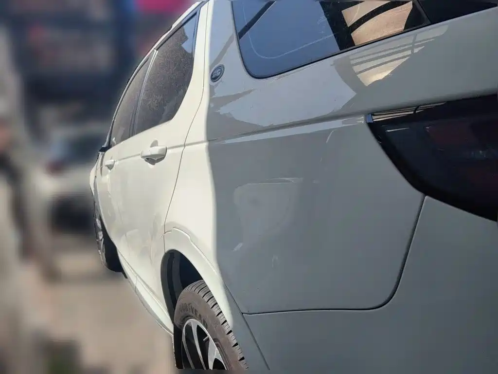Land Rover Discovery Sport — миниатюра 4