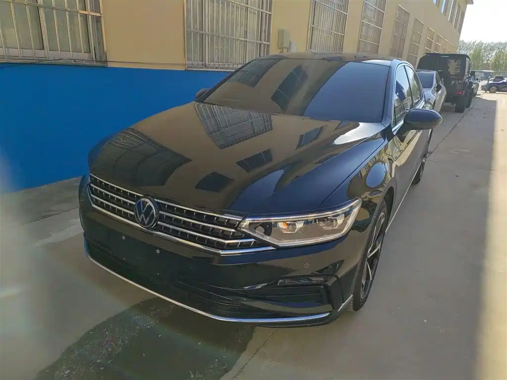 Volkswagen Magotan 2025