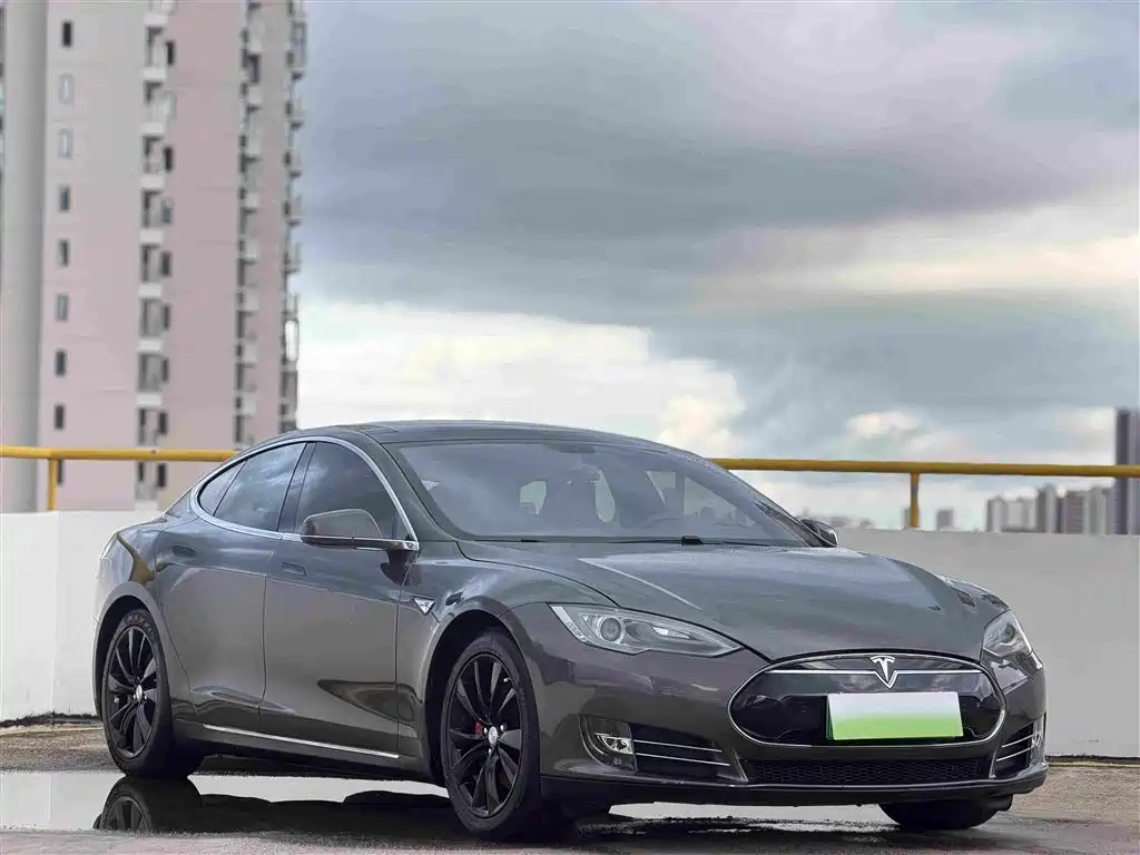 Tesla Model S — миниатюра 3