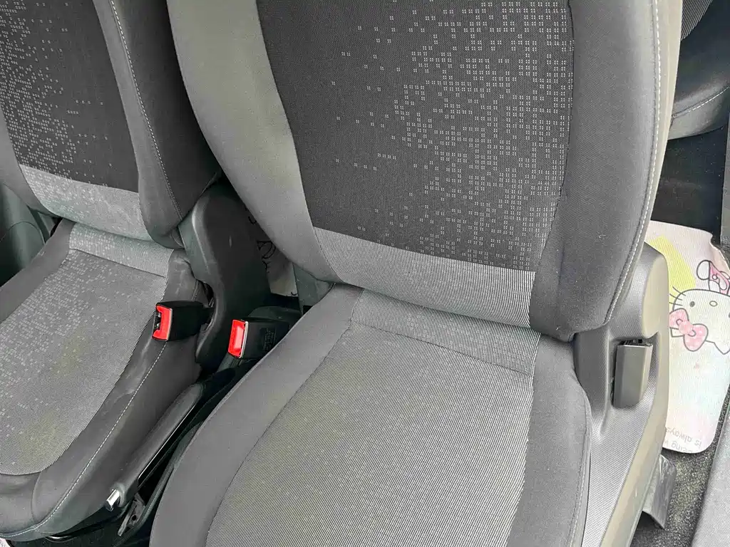Wuling MINIEV — миниатюра 4