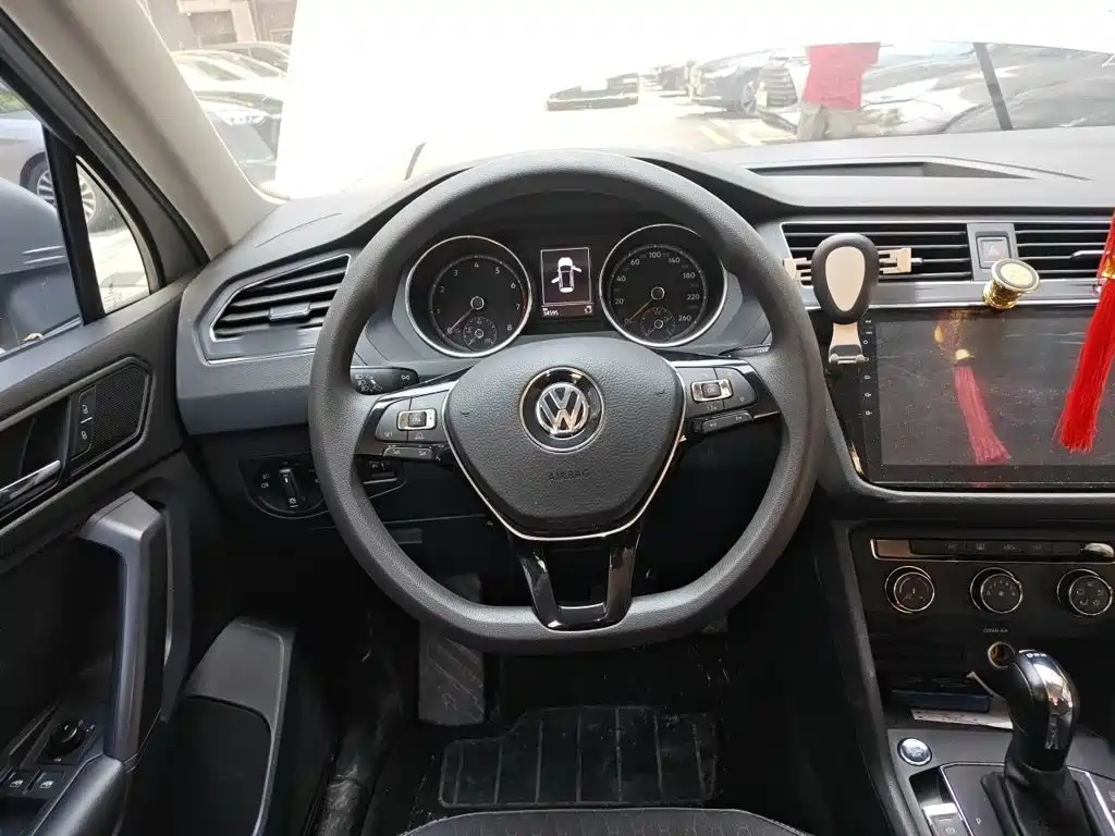 Volkswagen Tiguan L — миниатюра 3