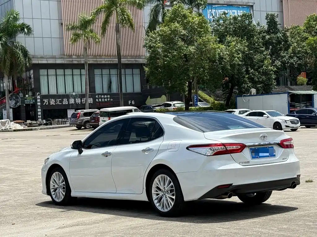 Toyota Camry — миниатюра 5