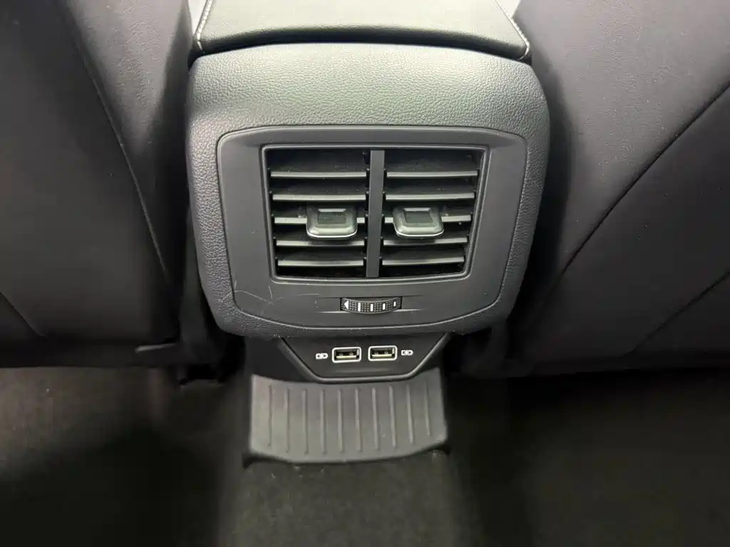 Volkswagen T-Roc — миниатюра 8