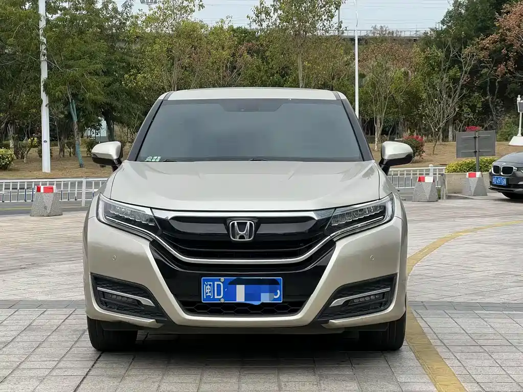 HONDA UR V