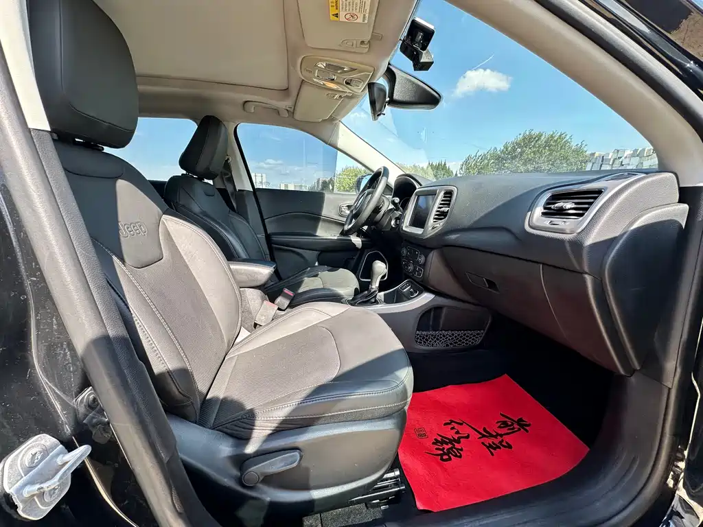 Jeep Compass — миниатюра 7