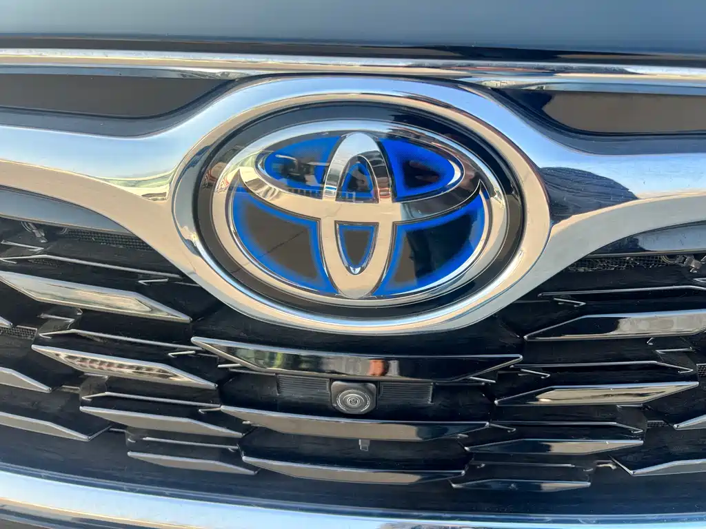 Toyota Highlander 2022 2.5L 7 мест