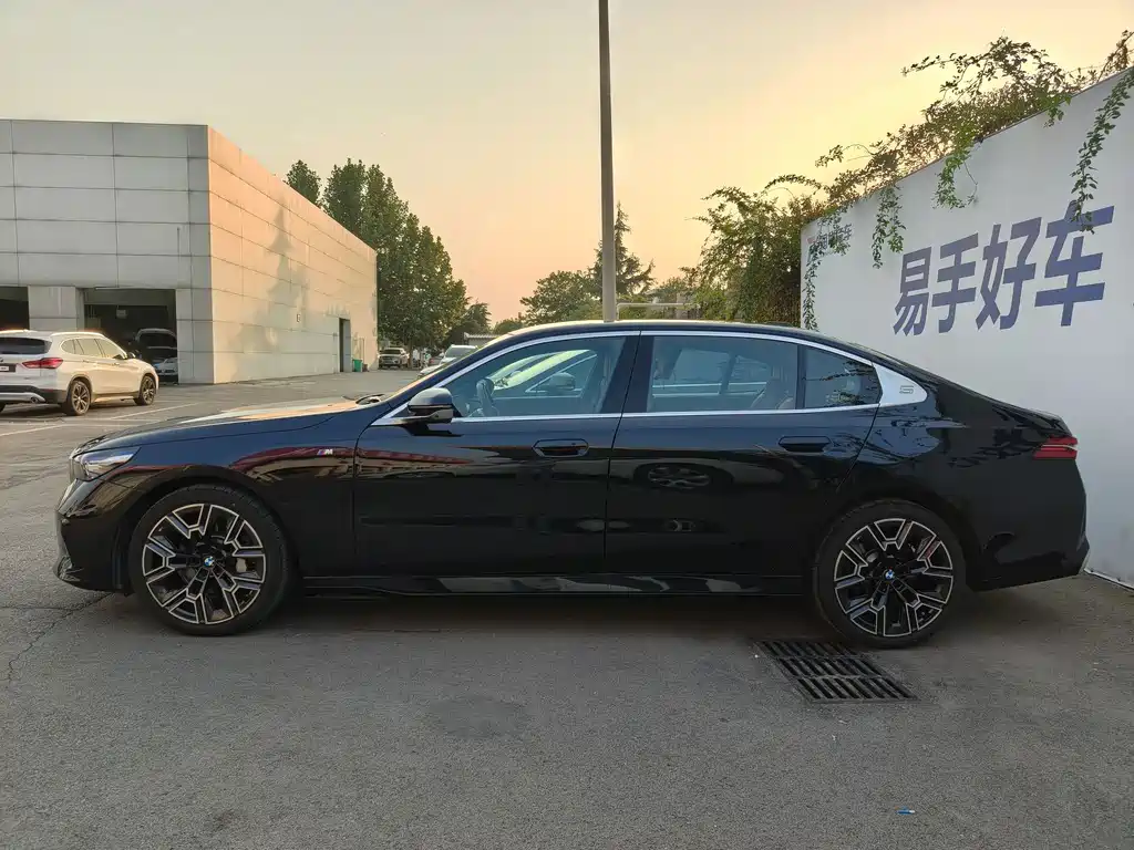 BMW 5 Series — миниатюра 3