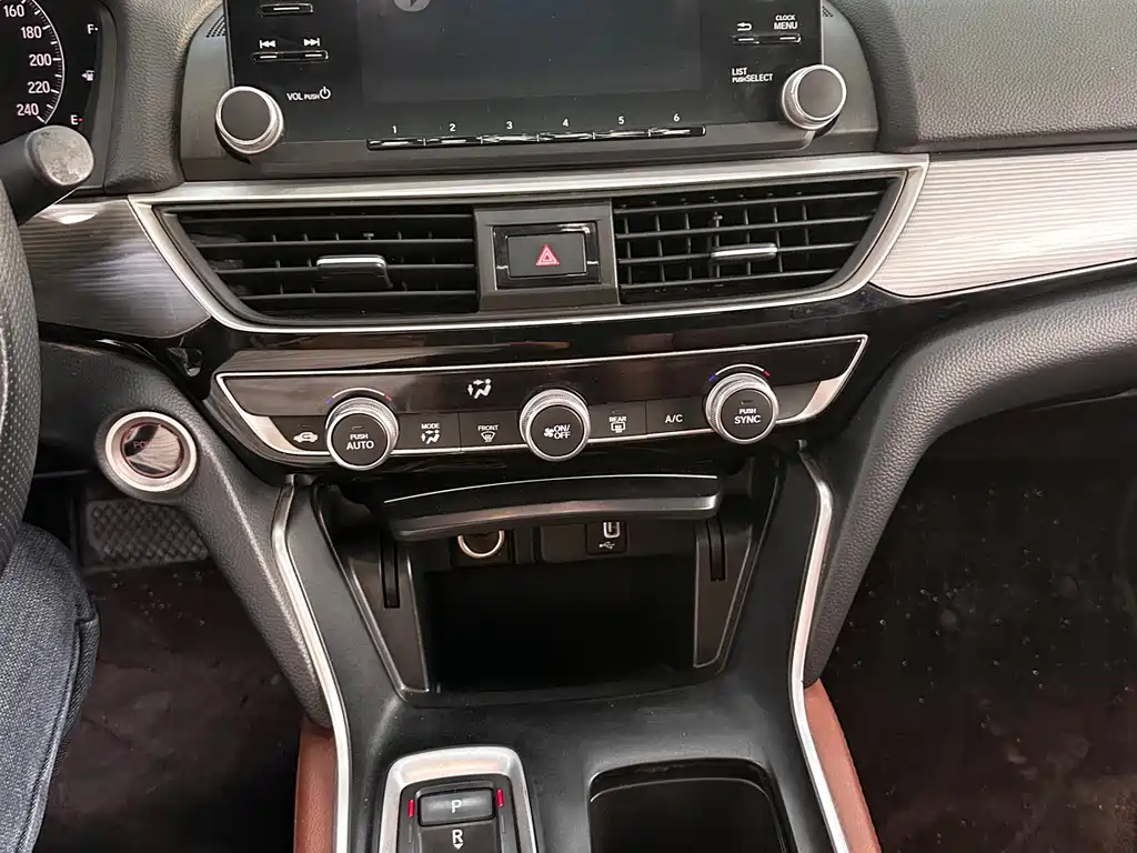 Honda Inspire - фото 6