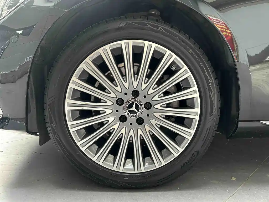 Mercedes-Benz E-Class — миниатюра 4