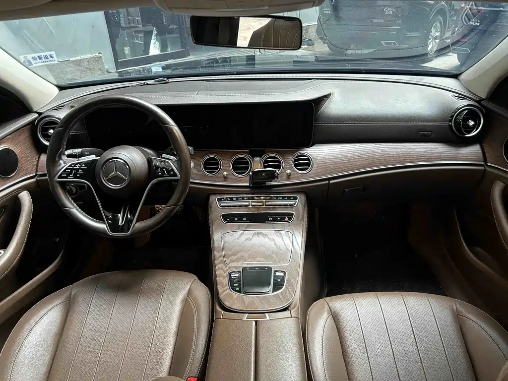 Mercedes-Benz E-Class — миниатюра 6