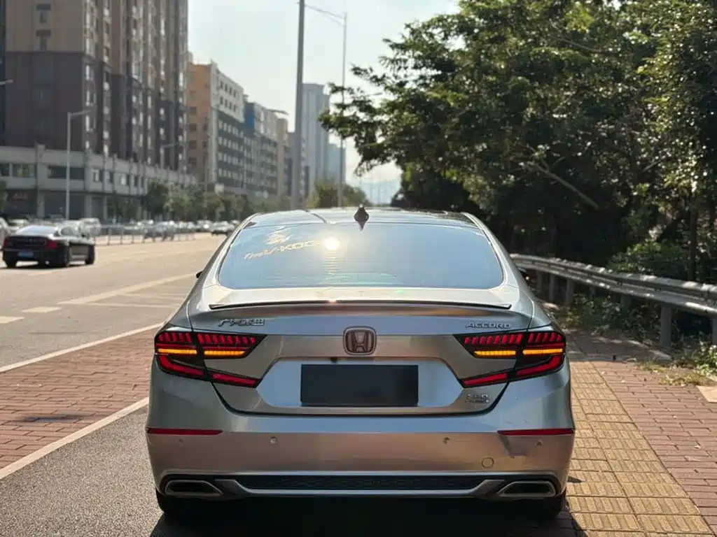 Honda Accord — миниатюра 8
