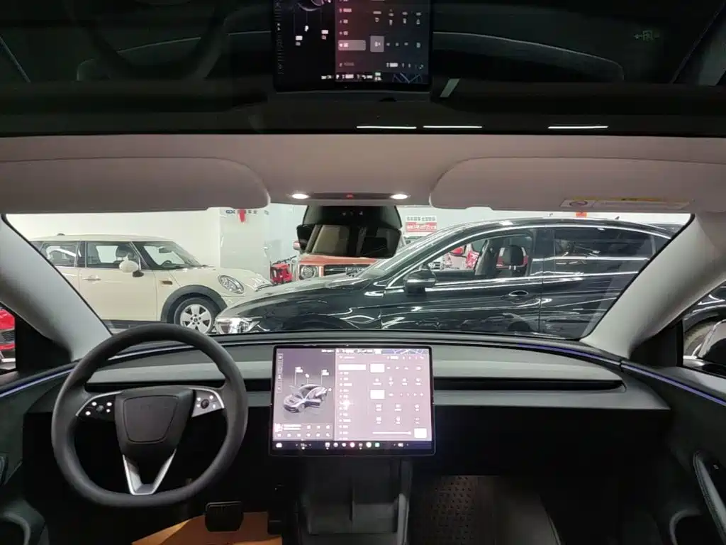 Tesla Model 3 — миниатюра 18
