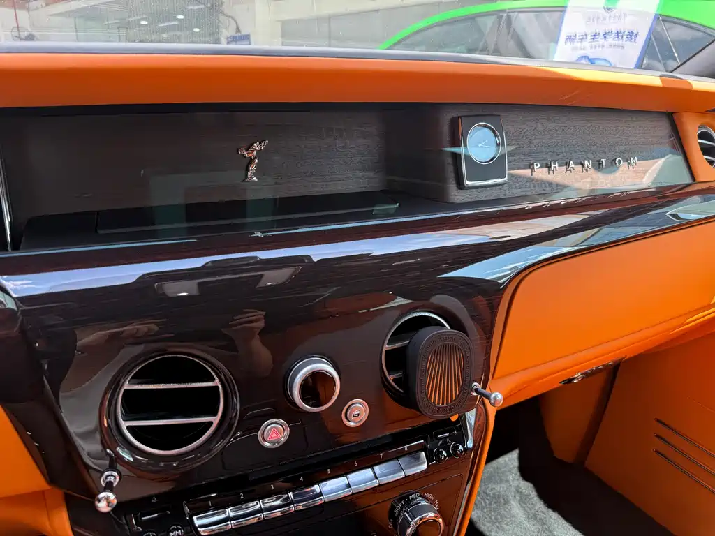 ROLLS-ROYCE PHANTOM