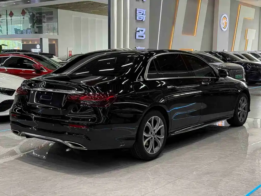 Mercedes-Benz E-Class — миниатюра 9