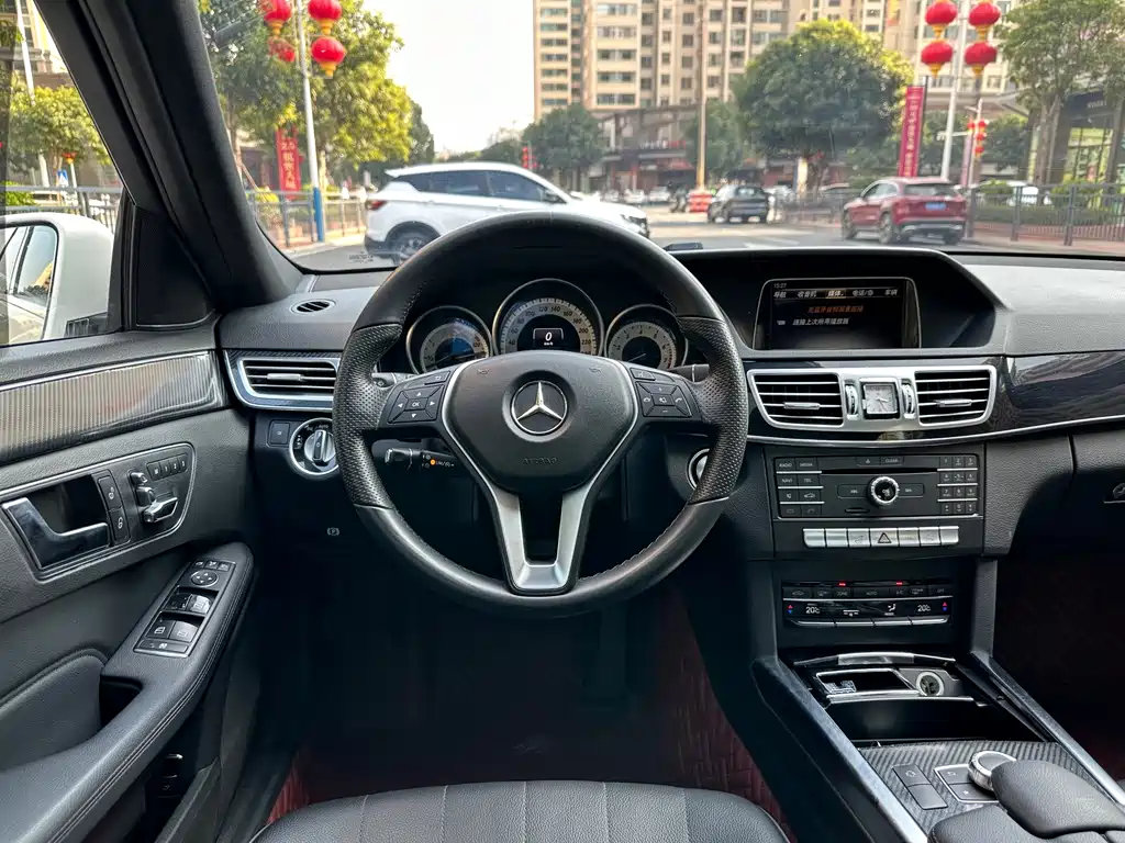 Mercedes-Benz E-Class — миниатюра 17