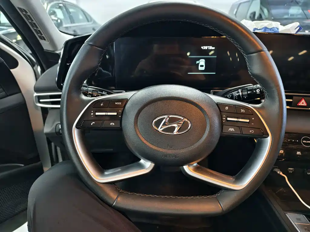 Hyundai Elantra — миниатюра 7