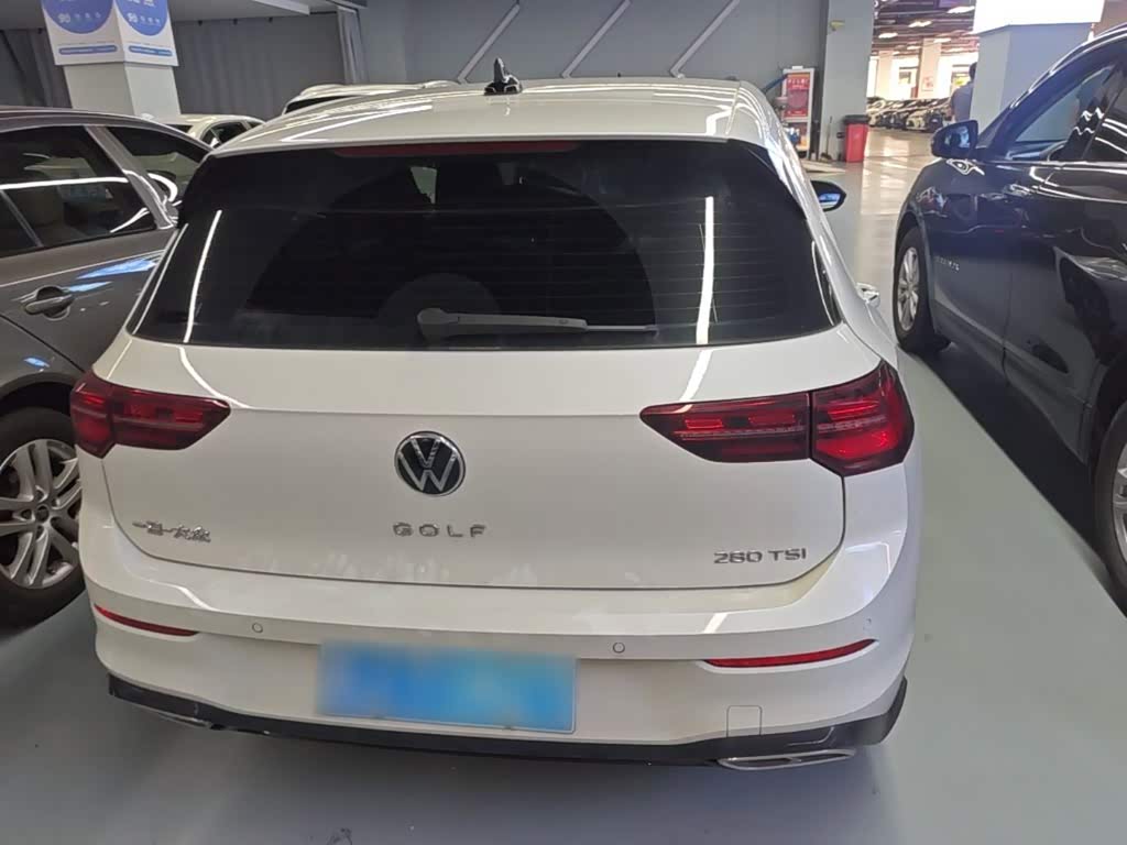 Volkswagen Golf 1.4 л 2025 г. Белый, пробег 21900 км