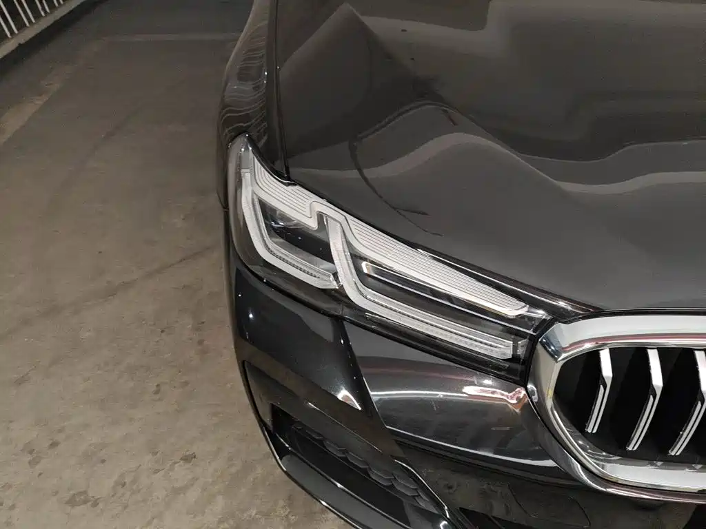 BMW 5 Series — миниатюра 7