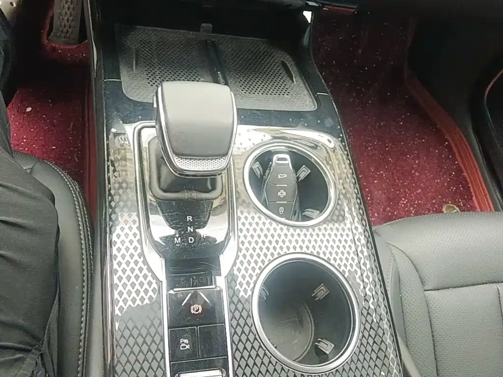 Hongqi Hongqi HS3 — миниатюра 14