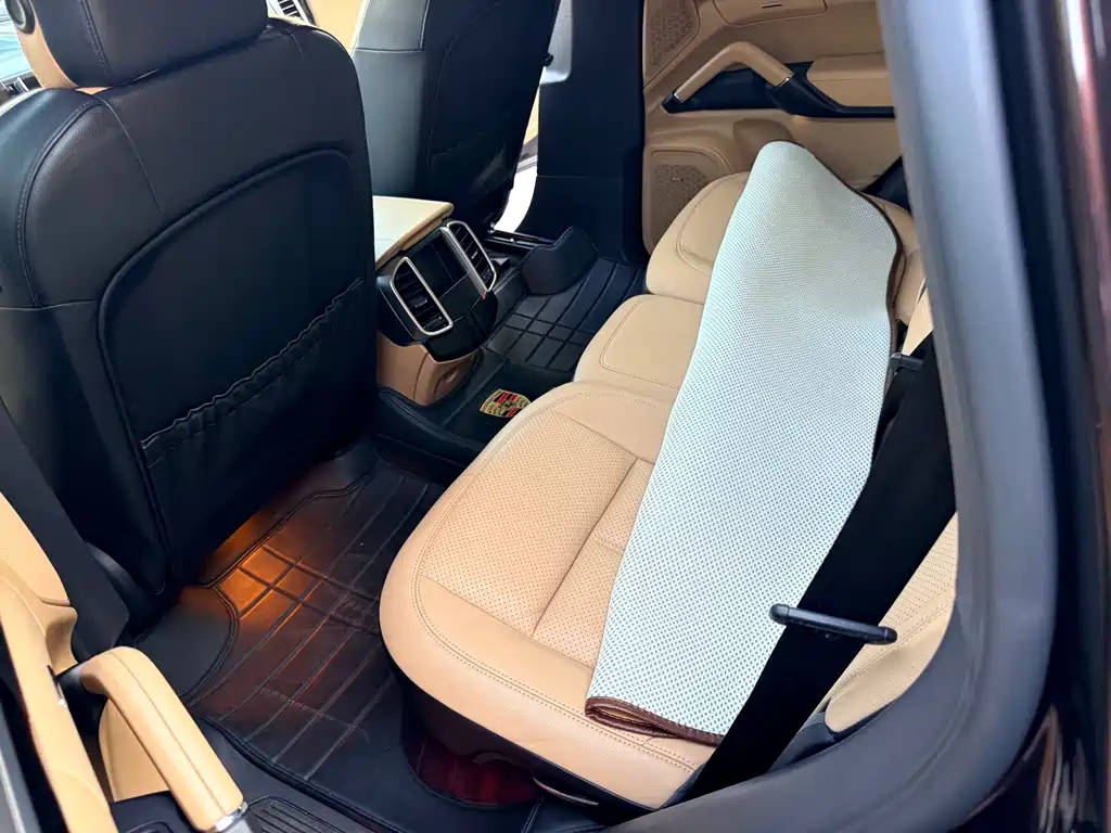 Porsche Cayenne — миниатюра 4