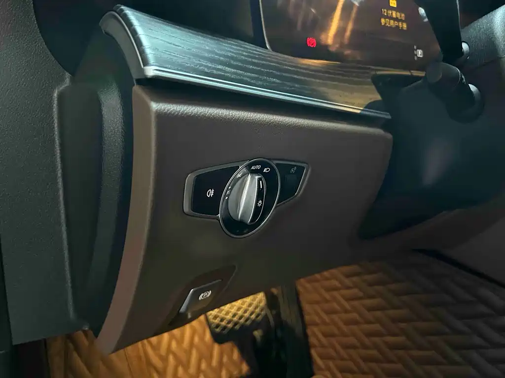 Mercedes-Benz E-Class — миниатюра 14