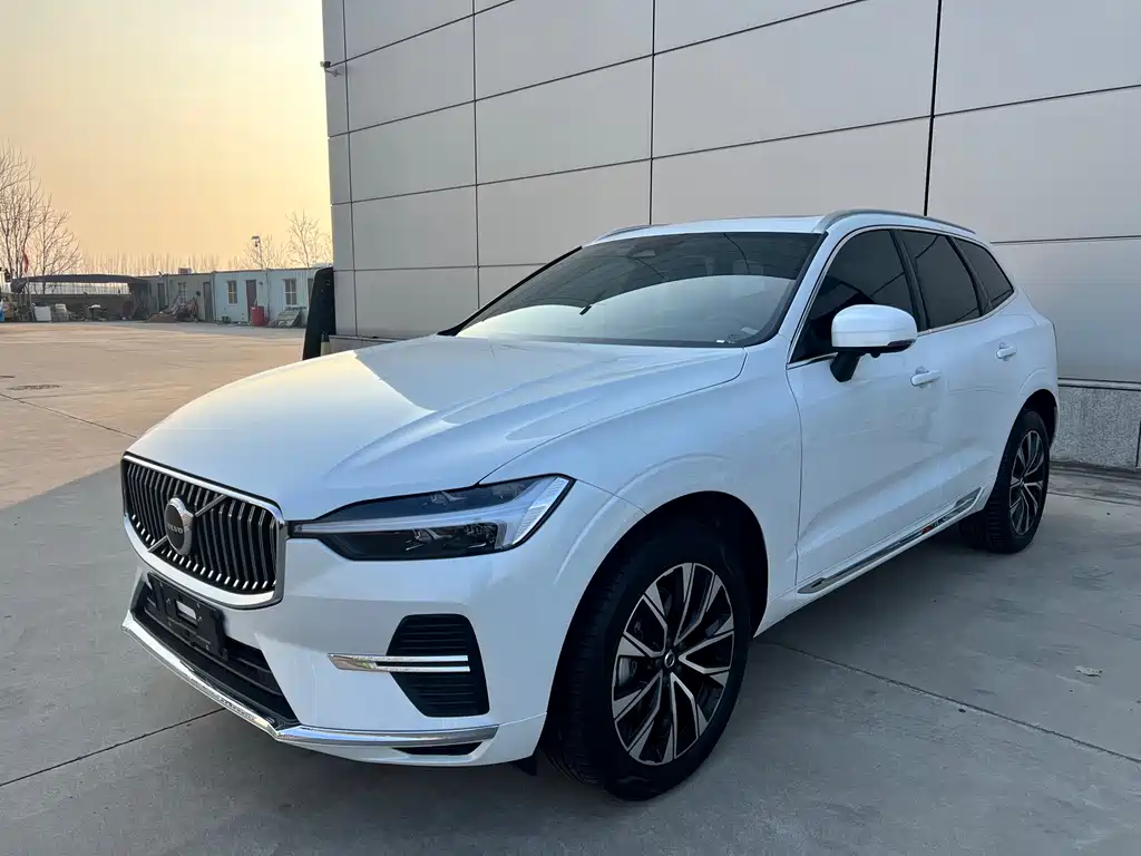 Volvo XC60 2023 B5 Luxury