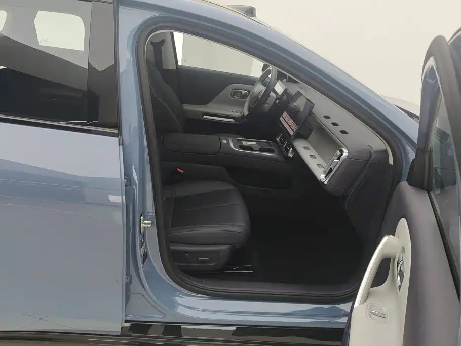 Leapmotor Leapmotor B01 — миниатюра 8