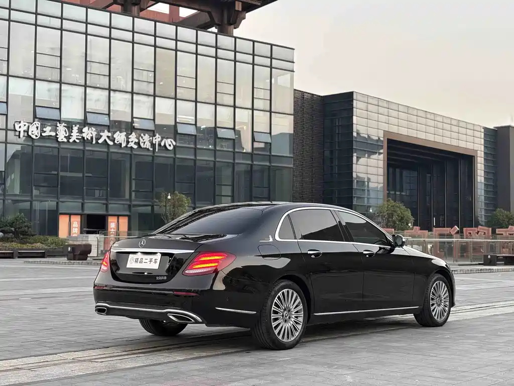 Mercedes-Benz E-Class — миниатюра 9