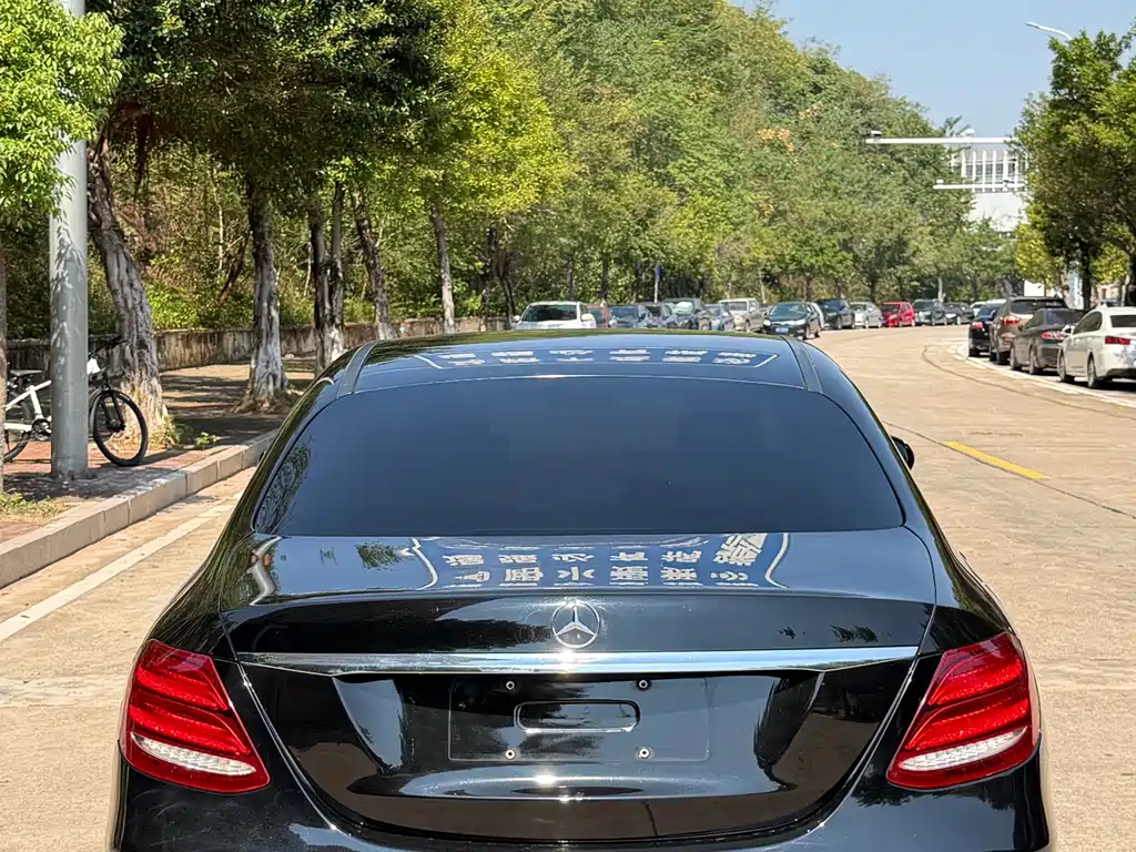Mercedes-Benz E-Class — миниатюра 5