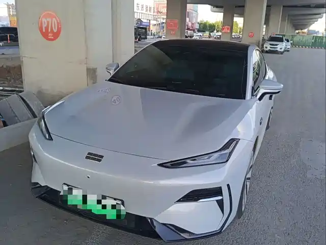 2025 Geely Galaxy E8