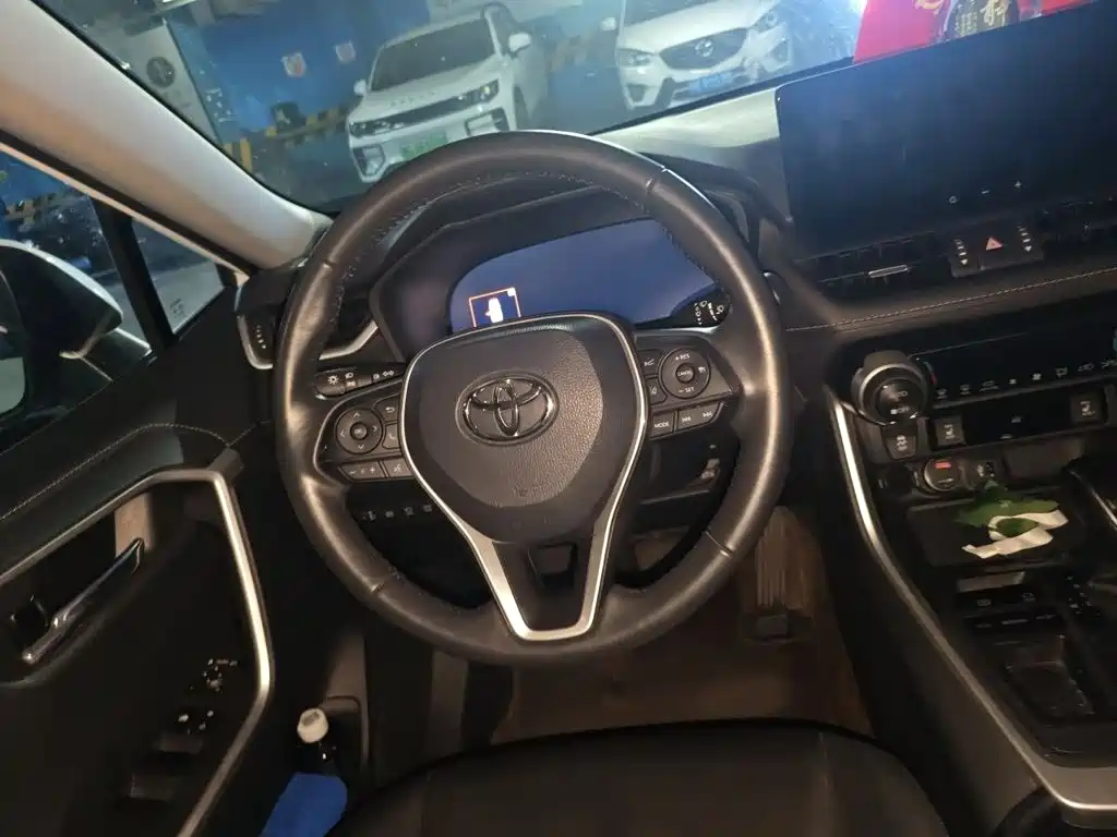 Toyota RAV4 — миниатюра 3