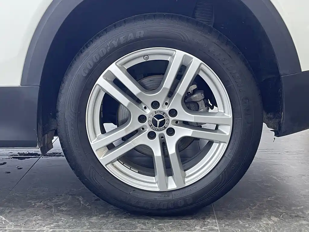 Mercedes-Benz GLB — миниатюра 10