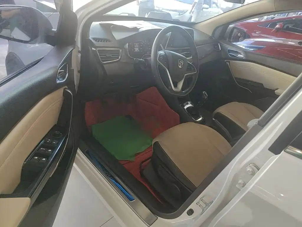 Baojun 310W — миниатюра 16