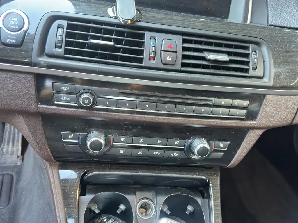 BMW 5 Series — миниатюра 8