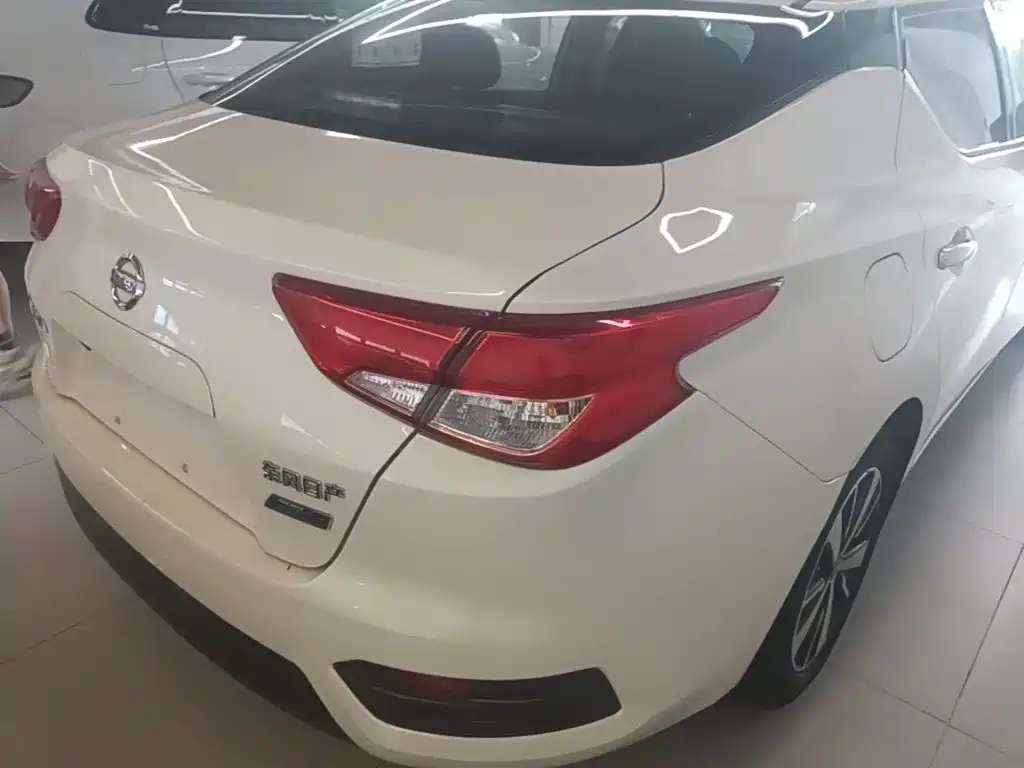 Nissan Bluebird — миниатюра 8