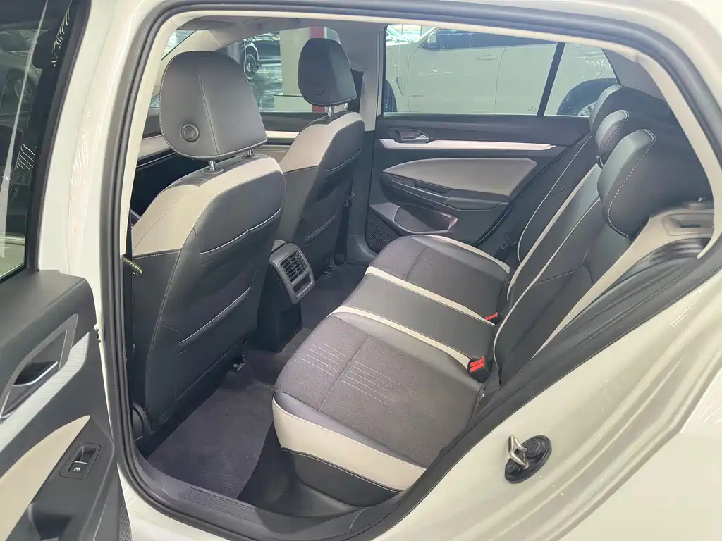 Volkswagen Golf — миниатюра 9