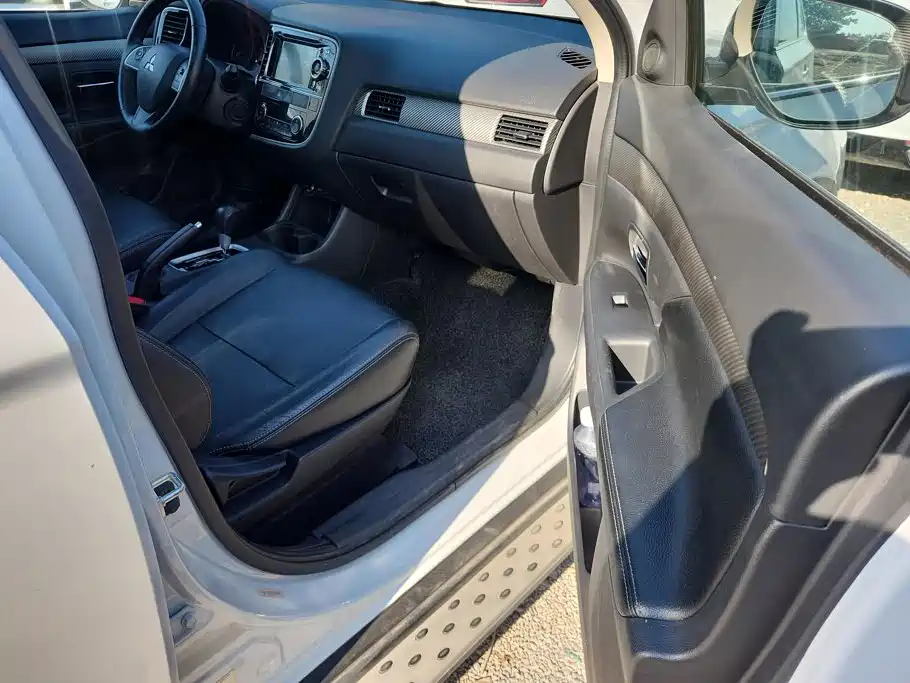 Mitsubishi Outlander (Import) — миниатюра 8