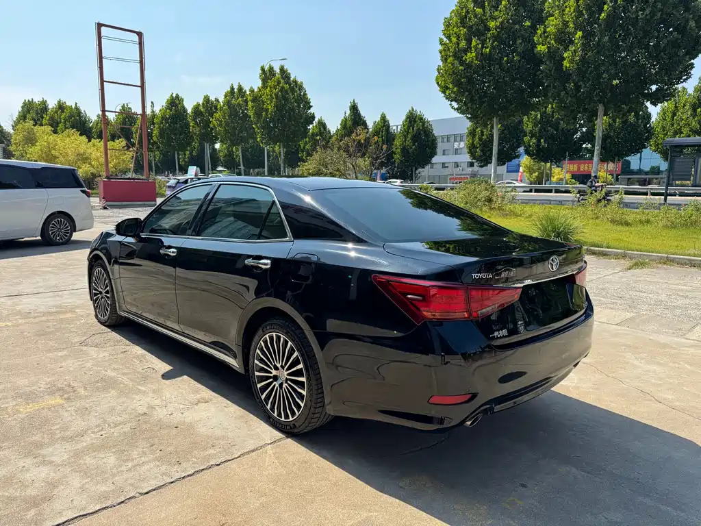 Toyota Crown — миниатюра 15