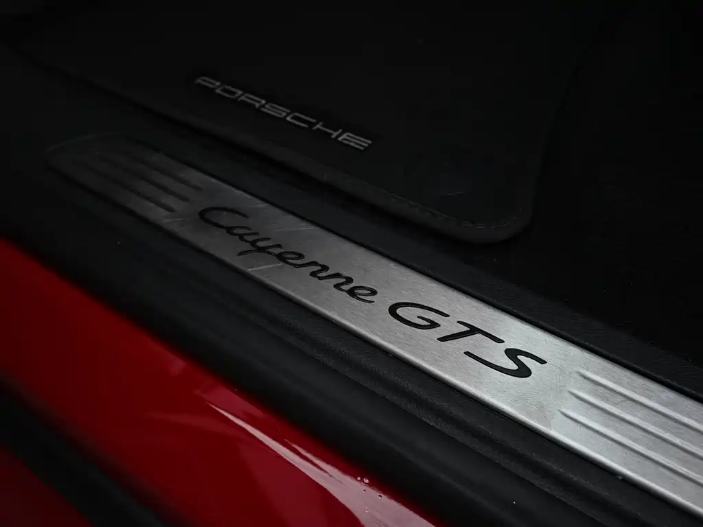 Porsche Cayenne — миниатюра 16